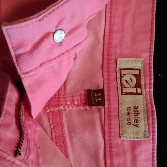 Shorts - Picture 2 of 3